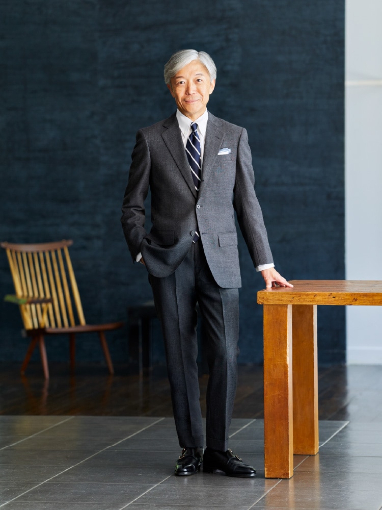 スーツ着用画像